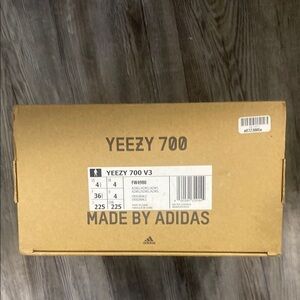 Adidas Yeezy 700 V3 Sneakers - Brown Box